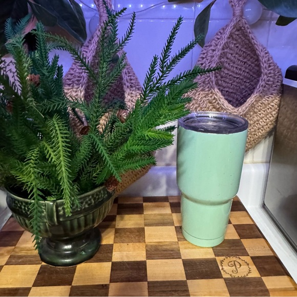 Yeti Green Insulated Water Bottle for Dining - Picture 1 of 5